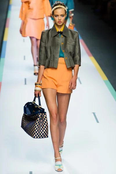 Look 24